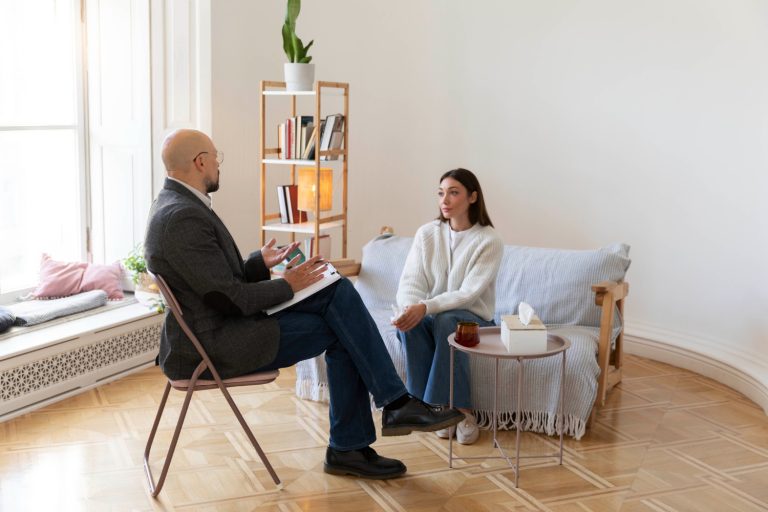 Kiedy udać sie do psychologa a kiedy do psychiatry?